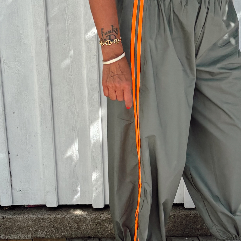 MinouMinou - Chill Champion Military/Orange