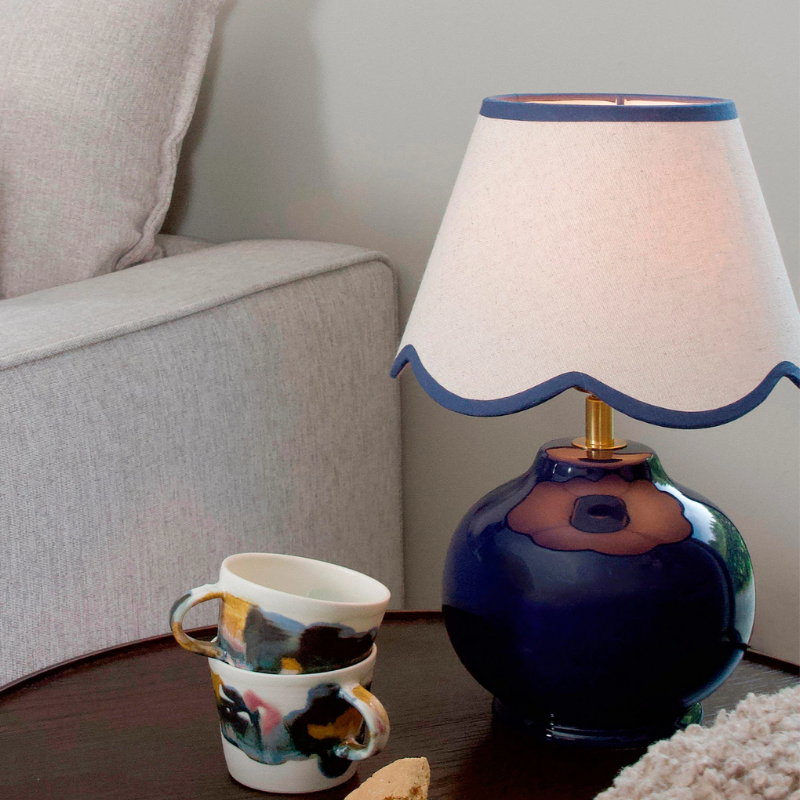 PR Home - Bordslampa Nell Djupblå