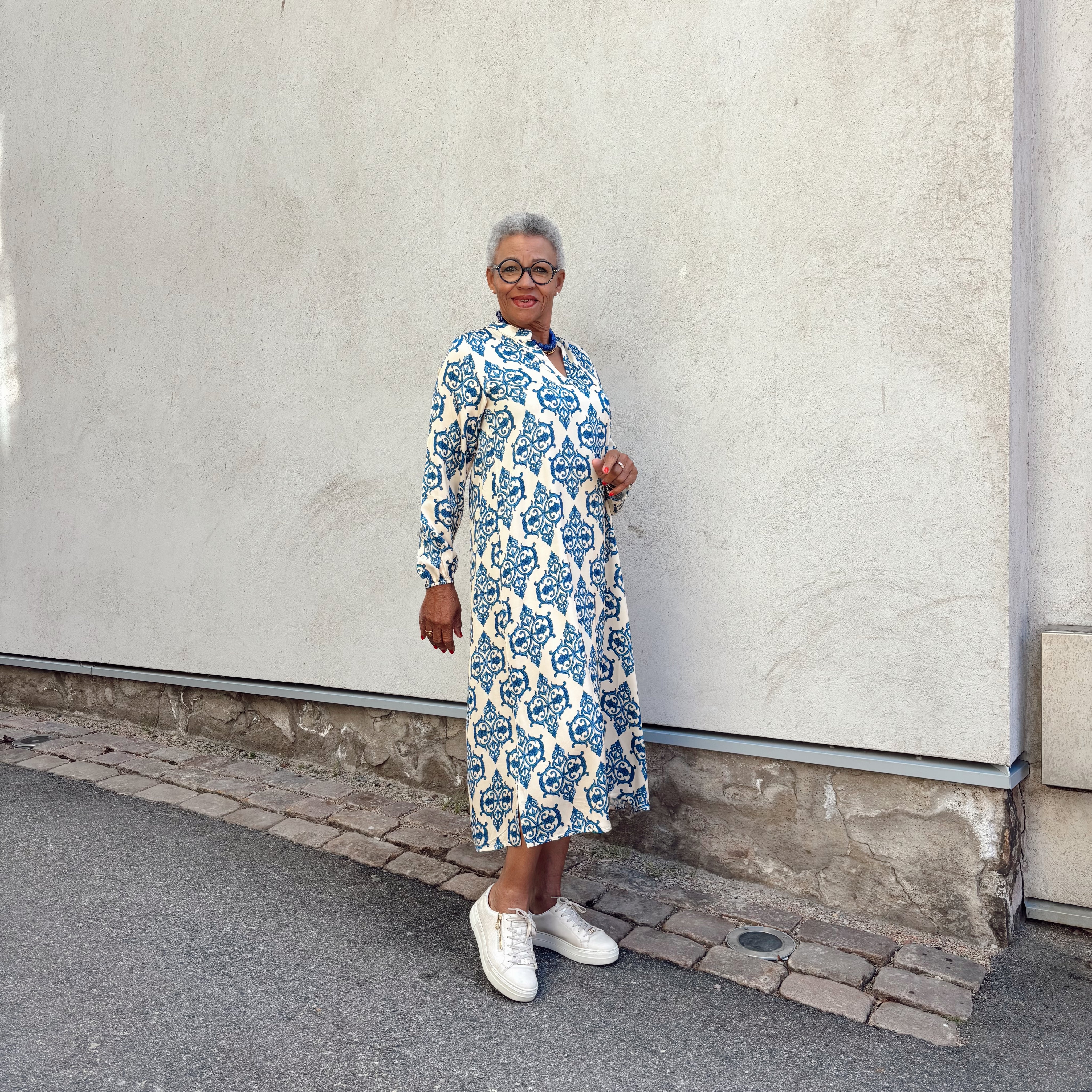 Black Colour - Zentha Satin Dress Offwhite/Blue